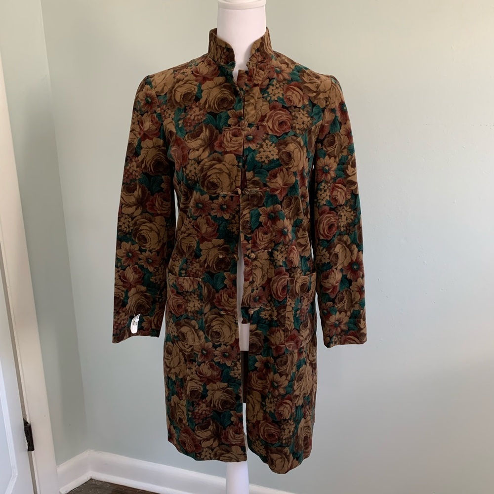 Gorgeous, vintage, velvet floral jacket.